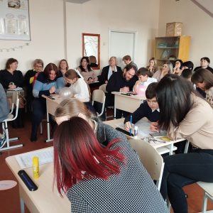 Adunare comună părinți-elevi „Părinții sunt pensula și culoarea tabloului nostru”